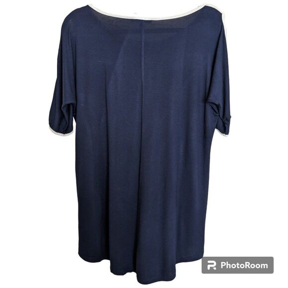 CABLE & GAUGE Cold Shoulder Short Sleeve Knit Top, Navy with White Trim, Size L - Picture 2 of 6